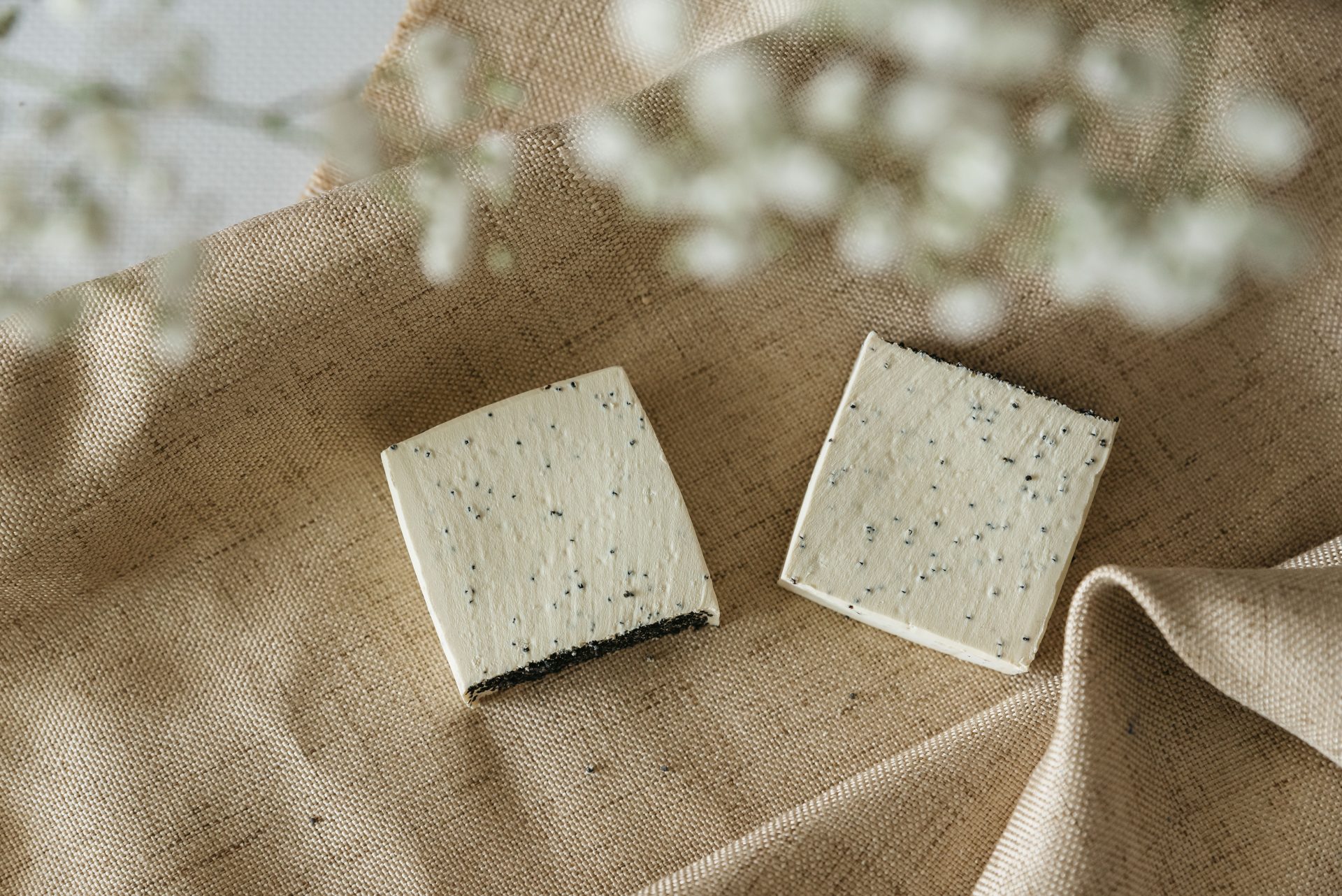 The King Alminty, natural soap with exfoliation and spicy notes - Image 9