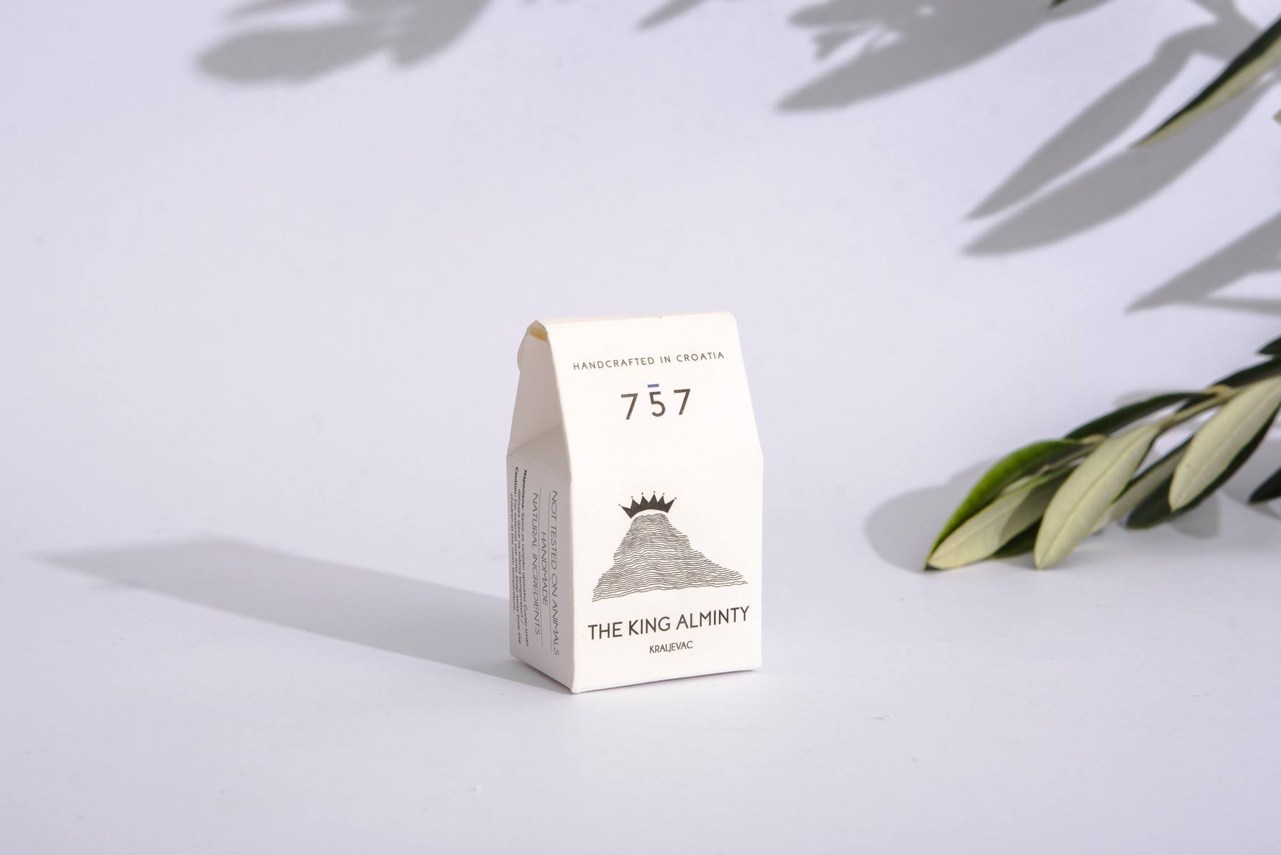 The King Alminty, natural soap with exfoliation and spicy notes - Image 3