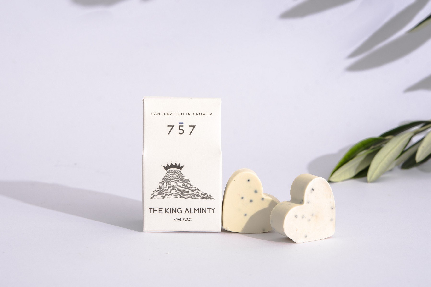 The King Alminty, natural soap with exfoliation and spicy notes - Image 4