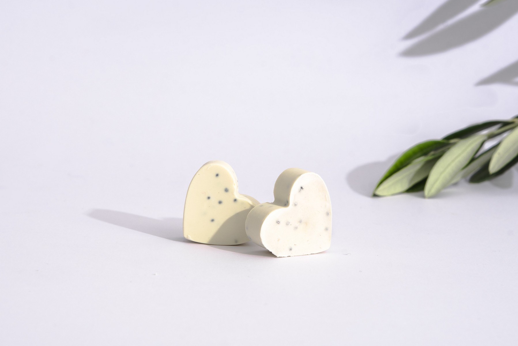 The King Alminty, natural soap with exfoliation and spicy notes - Image 5