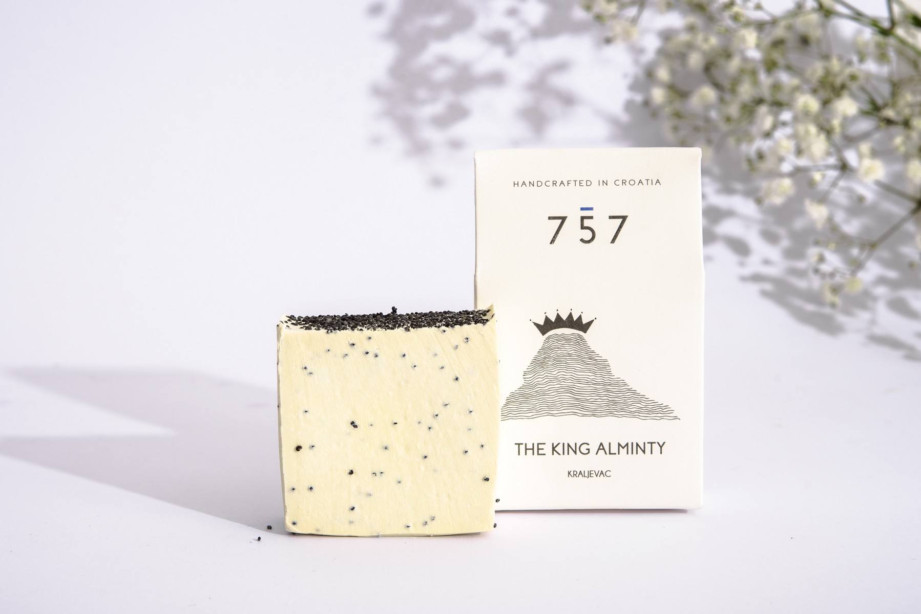 The King Alminty, natural soap with exfoliation and spicy notes - Image 8