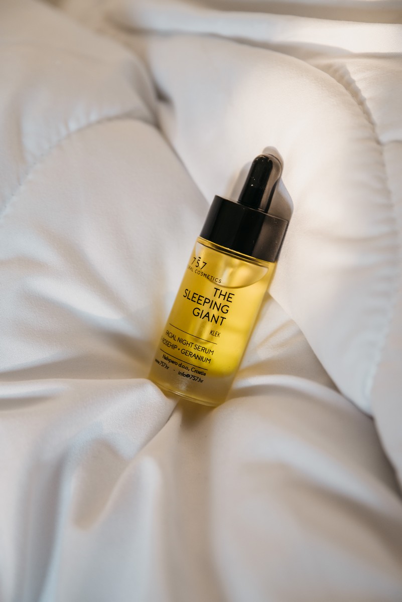 The Sleeping Giant, noćni serum s lješnjakom i divljom ružom - Slika 3